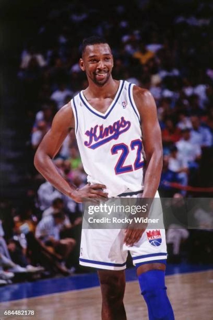 Lionel Simmons Biography, Age, Height, Wife, Net Worth, Family