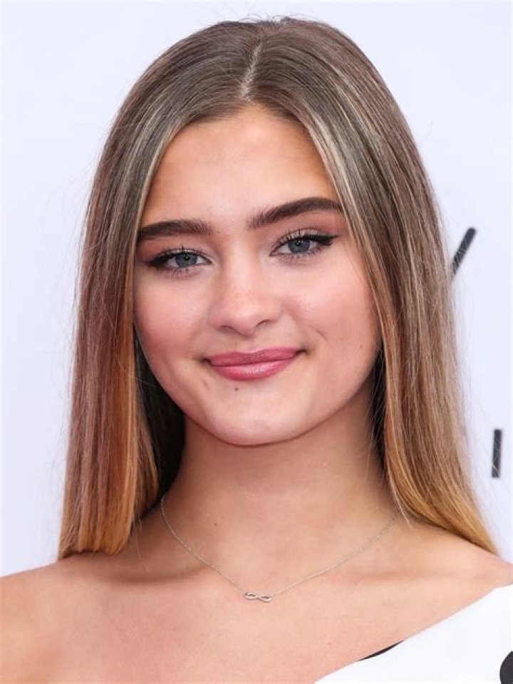 Lizzy Greene Biography, Age, Height, Husband, Net Worth, Family