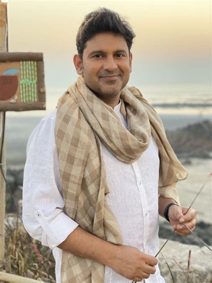 Manoj Muntashir Biography, Age, Height, Wife, Net Worth, Family