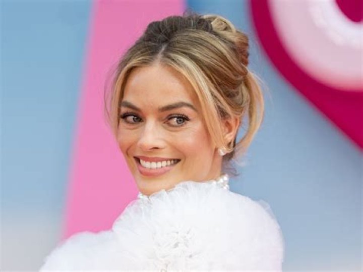 Margot Robbie biografía, edad, altura, esposa, net worth, familia
