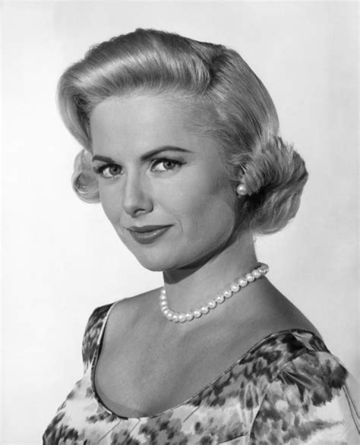 Martha Hyer Biography, Age, Height, Husband, Net Worth, Family
