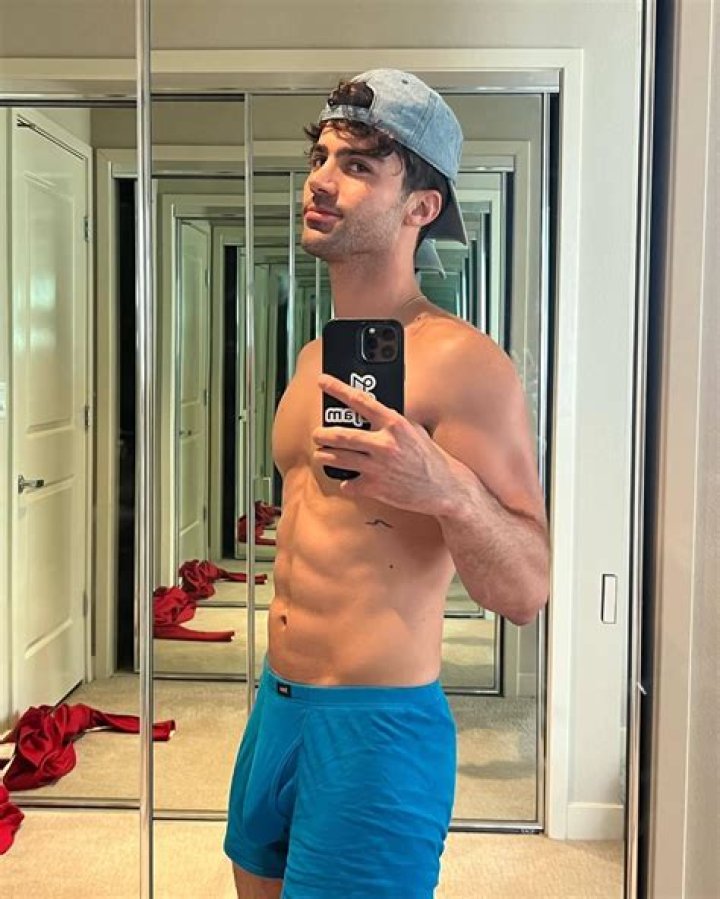 Max Ehrich Biography, Age, Height, Wife, Net Worth, Family