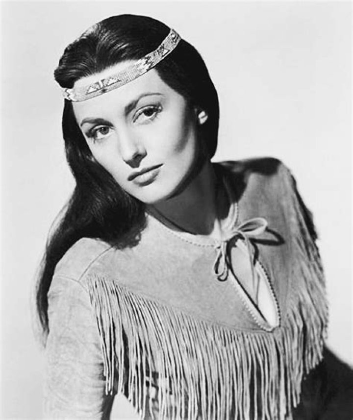 May Wynn Biography, Age, Height, Husband, Net Worth, Family