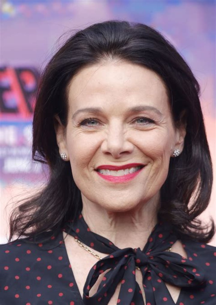 Meredith Salenger Biography, Age, Height, Husband, Net Worth, Family