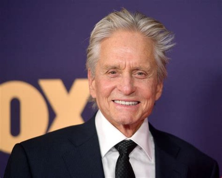 Michael Douglas biografía, edad, altura, esposo, net worth, familia