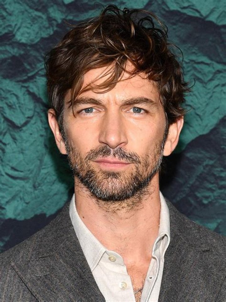 Michiel Huisman biografía, edad, altura, esposo, net worth, familia