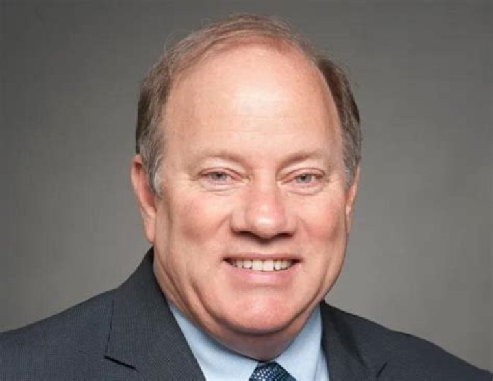 Mike Duggan biografía, edad, altura, esposo, net worth, familia