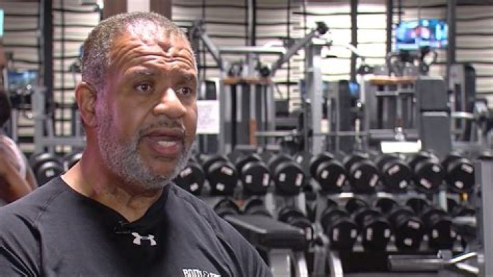 Mike Hall biografía, edad, altura, esposo, net worth, familia