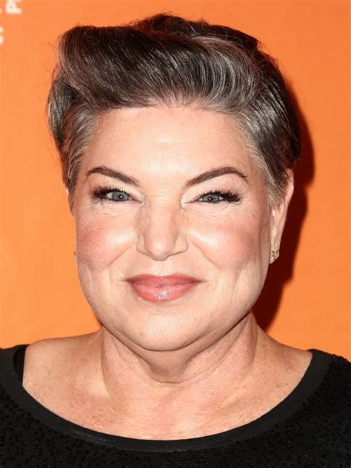 Mindy Cohn Biography, Age, Height, Husband, Net Worth, Family