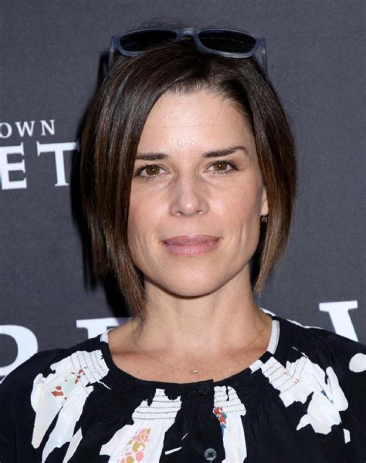 Neve Campbell Biography, Age, Height, Husband, Net Worth, Family