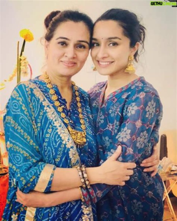 Padmini Kolhapure Biography, Age, Height, Husband, Net Worth, Family