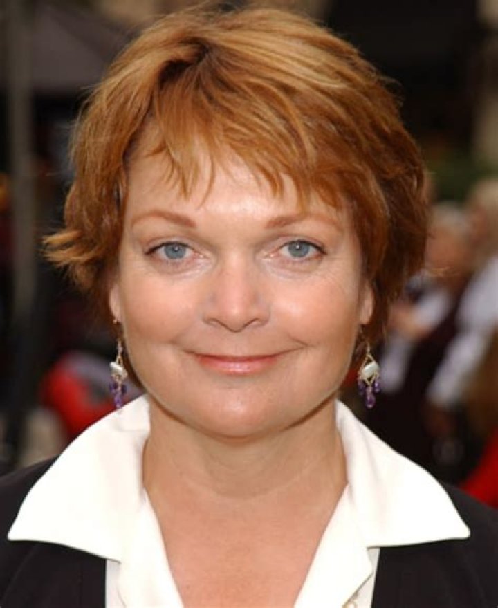 Pamela Reed Biography, Age, Height, Husband, Net Worth, Family