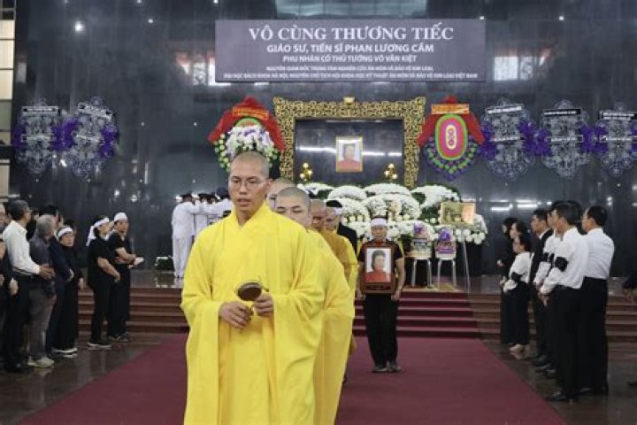 Phan Lương Cầm Biography, Age, Height, Wife, Net Worth and Family