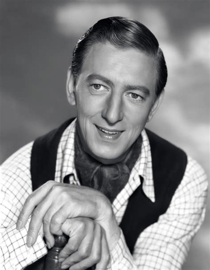 Ray Bolger Biography, Age, Height, Wife, Net Worth, Family