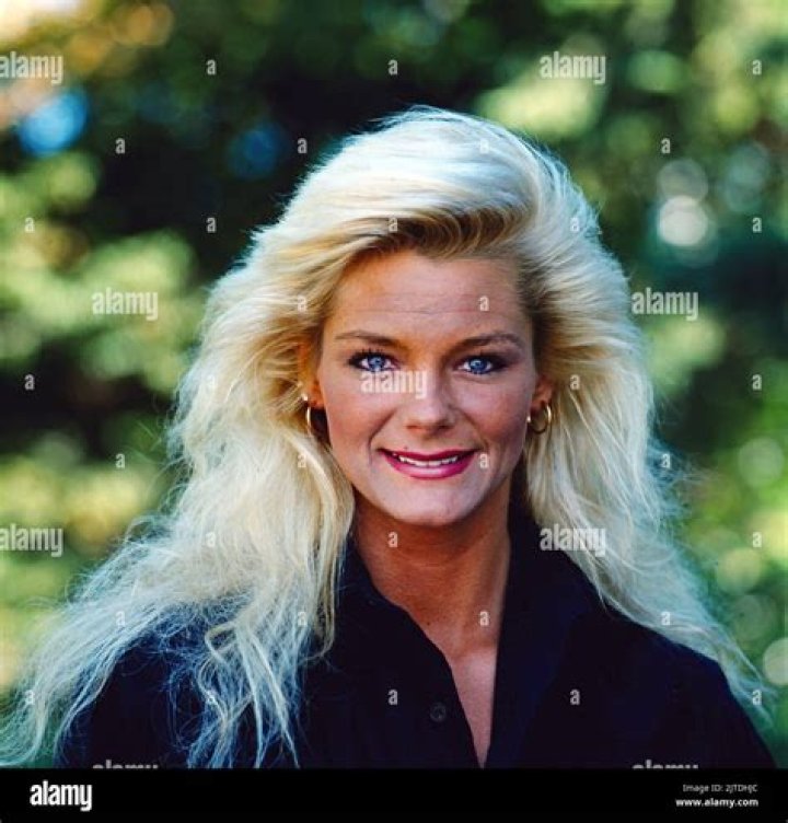 Raye Hollitt Biography, Age, Height, Husband, Net Worth, Family