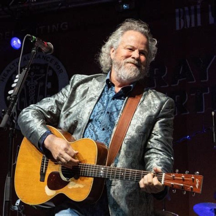 Robert Earl Keen biografía, edad, altura, esposo, net worth, familia