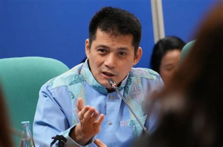 Robin Padilla Biography, Age, Height, Wife, Net Worth, Family