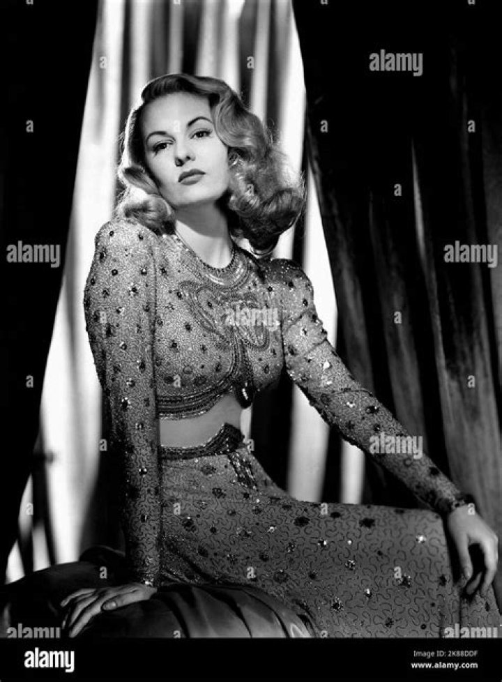 Sally Gray Biography, Age, Height, Husband, Net Worth, Family