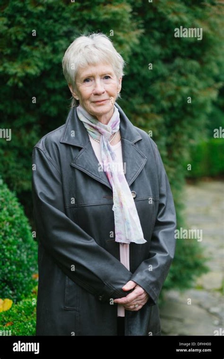 Sally Nesbitt Biography, Age, Height, Husband, Net Worth, Family