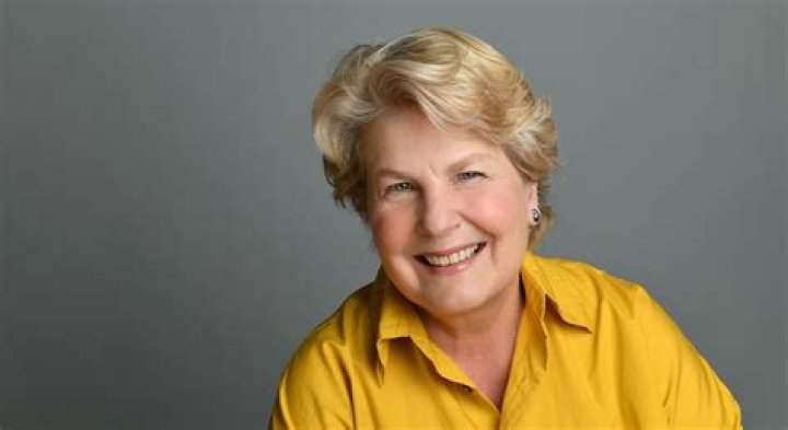 Sandi Toksvig Biography, Age, Height, Husband, Net Worth, Family