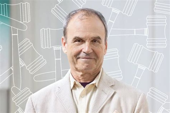 Scott Turow Biography, Age, Height, Wife, Net Worth, Family
