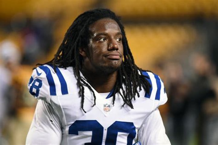 Sergio Brown biografía, edad, altura, esposo, net worth, familia