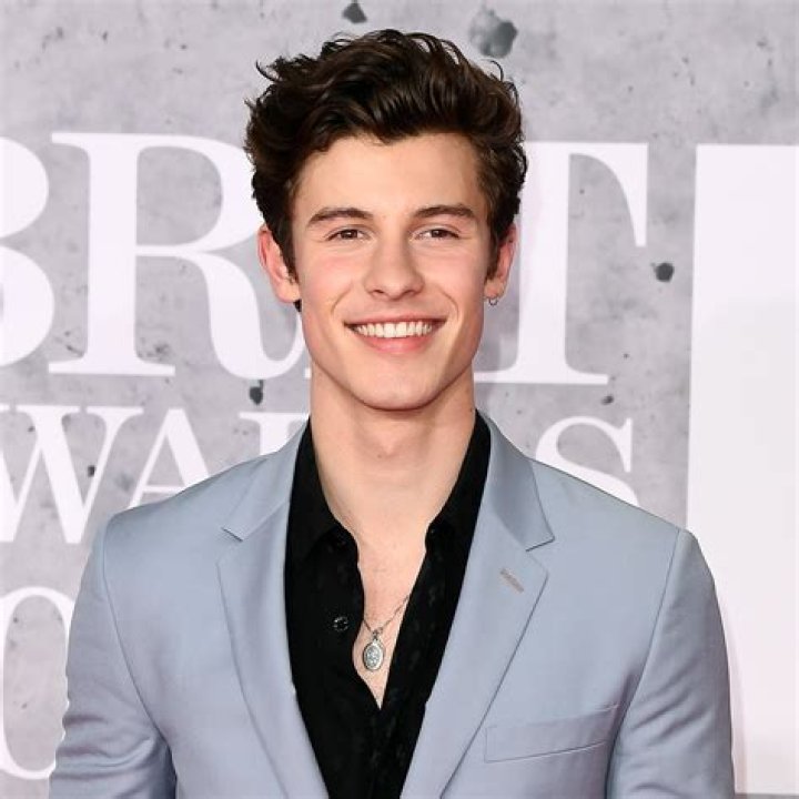 Shawn Mendes Biography, Age, Height, Wife, Net Worth, Family