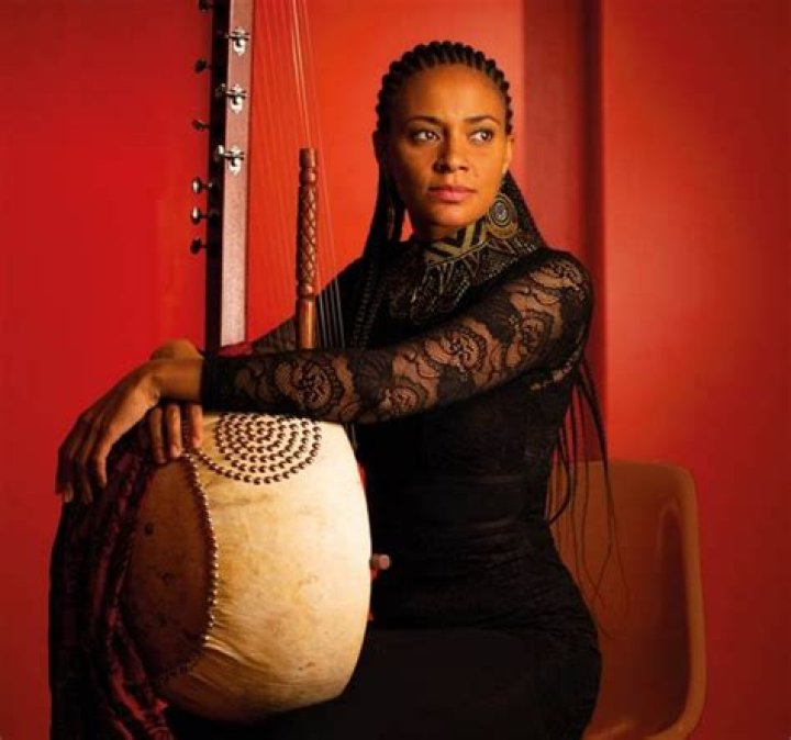 Sona Jobarteh biografía, edad, altura, esposa, net worth, familia