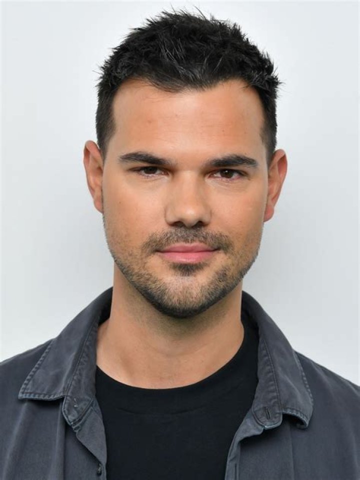 Taylor Lautner Biography, Age, Height, Wife, Net Worth, Family
