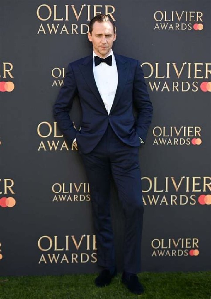 Tom Hiddleston Biography, Age, Height, Wife, Net Worth, Family