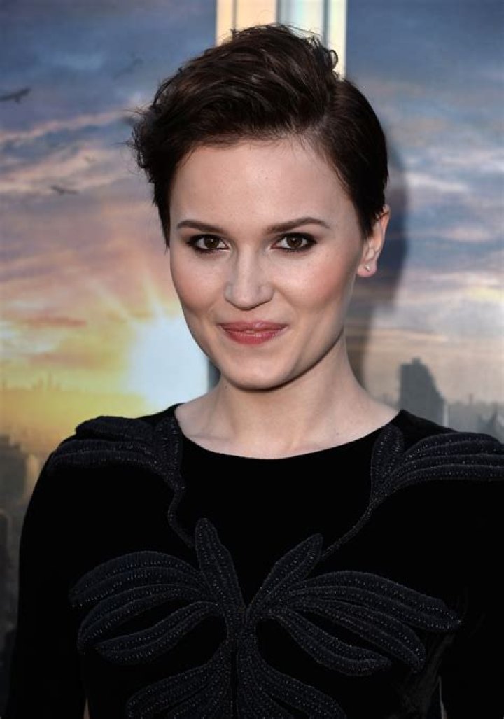 Veronica Roth Biography, Age, Height, Husband, Net Worth, Family