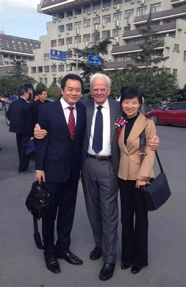 Xiaoliang Sunney Xie Biography, Age, Height, Wife, Net Worth, Family