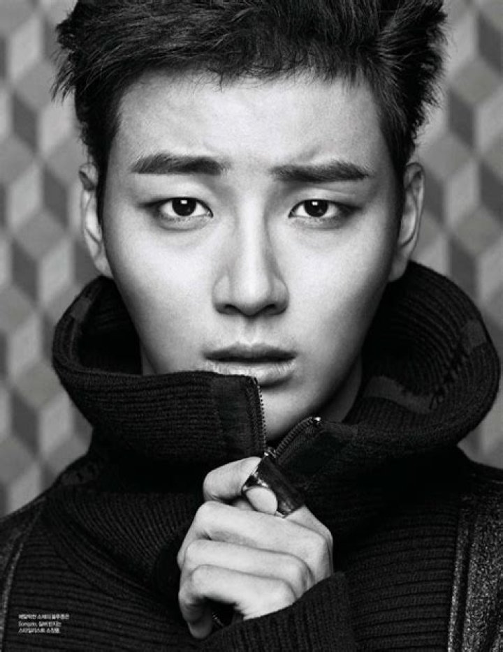 Yoon Shi-yoon Biography, Age, Height, Wife, Net Worth, Family