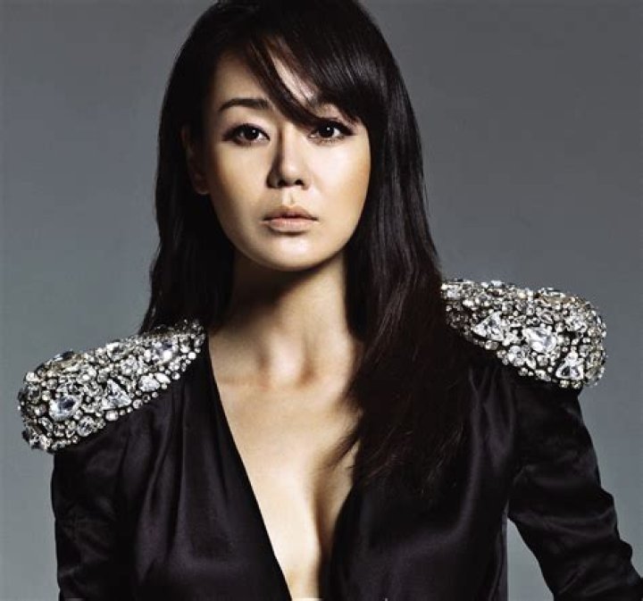 Yunjin Kim Biography, Age, Height, Husband, Net Worth, Family