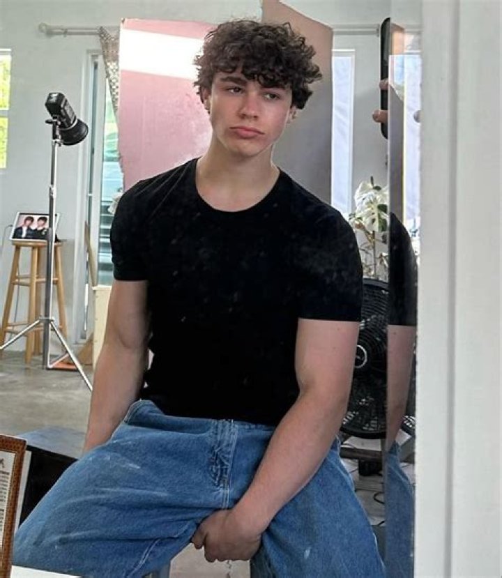 Zackary Arthur Biography, Age, Height, Wife, Net Worth, Family