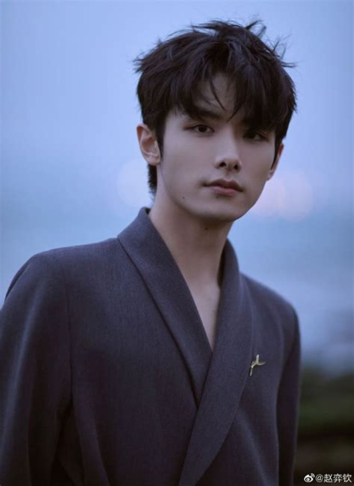 Zhao Yiqin Biography, Age, Height, Wife, Net Worth, Family